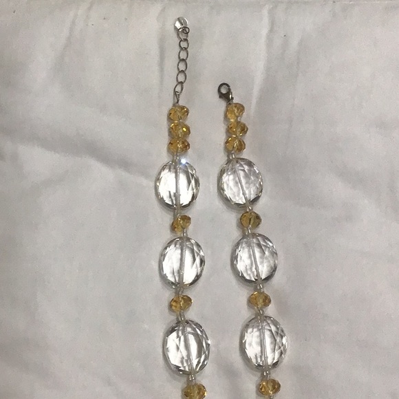 Beautiful faceted clear and amber colored beaded necklace. Worn 2 x - Picture 2 of 3